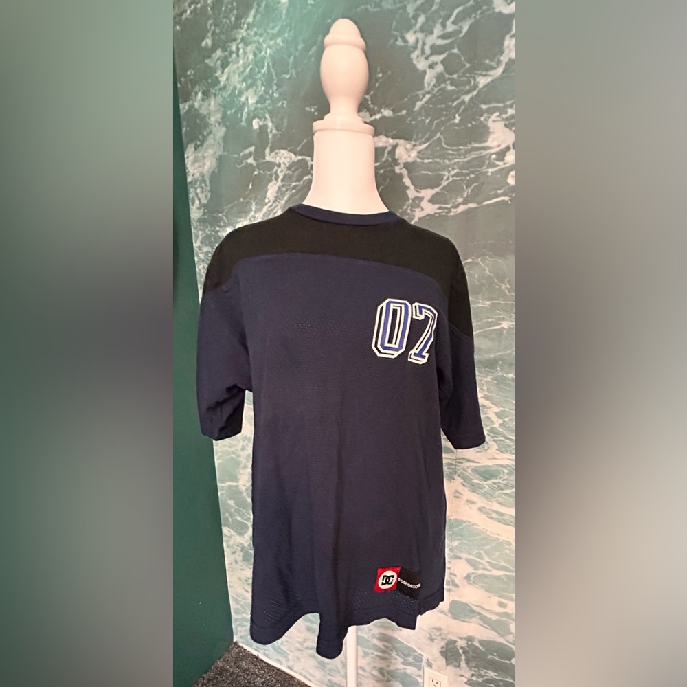 Men’s DC skate shirt